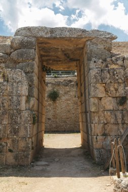 Mycenae Aslanlı Kapı ve hazine mezarları ile Peloponnese içinde sit alanı