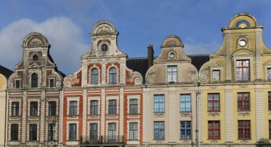 Fransızca Arras Grand yerde çevresinde eski binalar