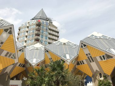 Küp evler (Kubuswoningen), Mimar Piet Blom tarafından tasarlanan Rotterdam 'da inşa edilen yenilikçi evler kümesidir.