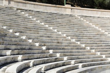 Panathinaiko Stadyumu veya kallimarmaro Atina'da 1896 yılında ilk modern Olimpiyat oyunlarına ev sahipliği