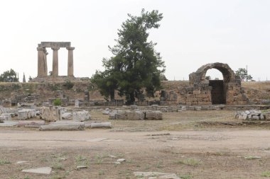 Yunanistan 'daki tarihi Corinth ve Akrokorinth arkeoloji kalıntıları