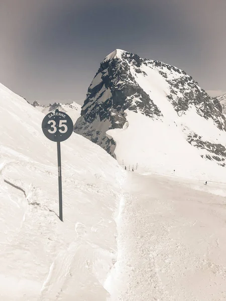 法国阿尔卑斯山脉的Huez滑雪区 — 图库照片