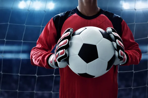 Portero Fútbol Sosteniendo Pelota Fútbol — Foto de Stock