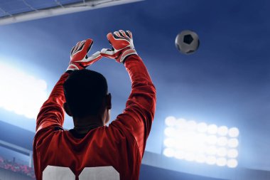 Futbol kaleci topu yakalamak hazır