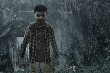 Korkunç zombi adam yürüyor