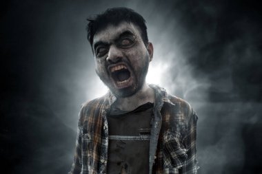 Korkunç zombi adam kızgın