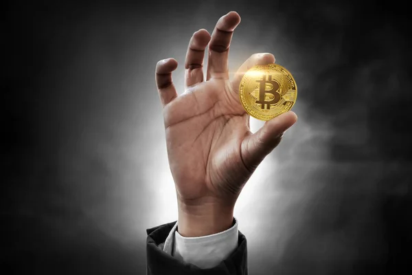 Tenuta Mano Bitcoin Dorato — Foto Stock