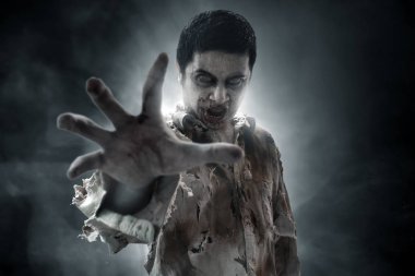 Korkunç zombi adam saldırısı