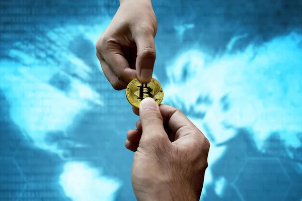 Uomo Mani Possesso Bitcoin — Foto Stock