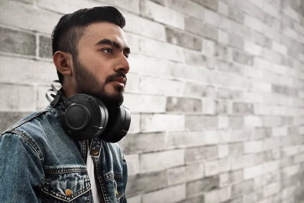 Hombre Asiático Con Auriculares — Foto de Stock