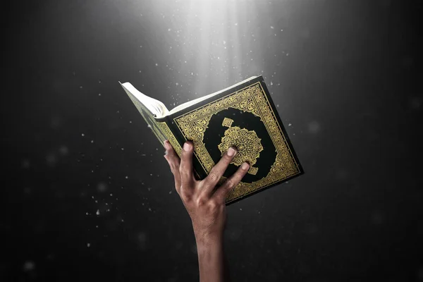Исламистская Священная Книга — стоковое фото