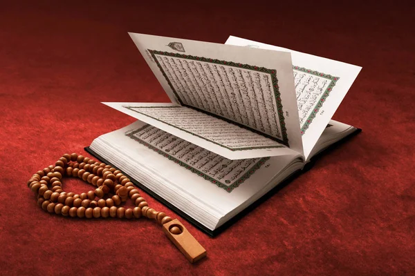 Корану Ісламської Священної Книги — стокове фото