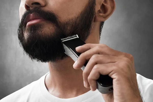 Barbudo Afeitándose Barba —  Fotos de Stock