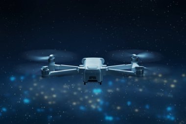 Drone quadcopter gece şehir üzerinde uçan