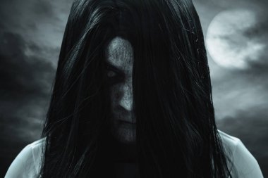 Korkunç hayalet kadın, Cadılar Bayramı teması