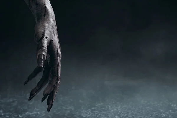 Kanlı zombi elleri, halooween teması