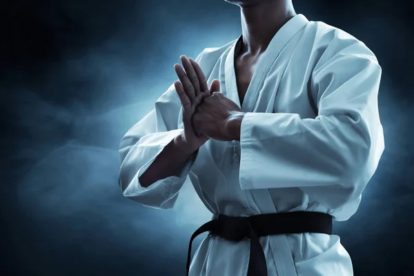 Karate Harcművészet Harcos Sötét Háttér — Stock Fotó