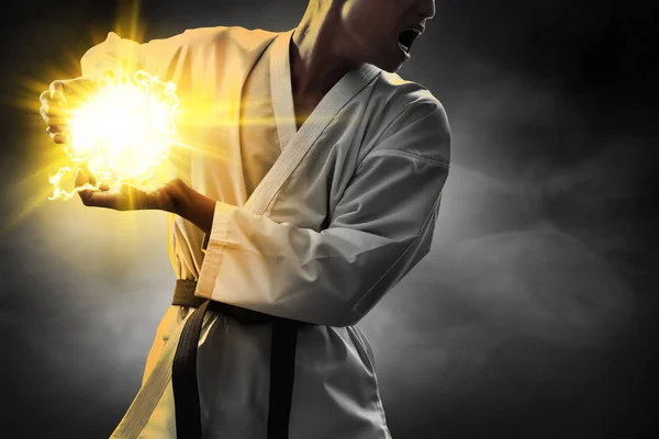Karate Luchador Artes Marciales Sobre Fondo Oscuro — Foto de Stock