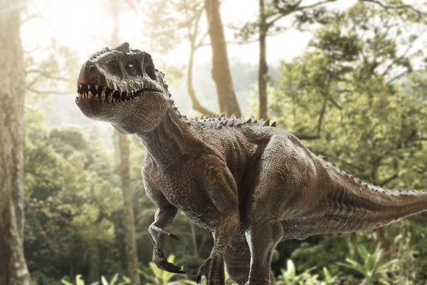 ティラノサウルス レックスジャングルの中 — ストック写真