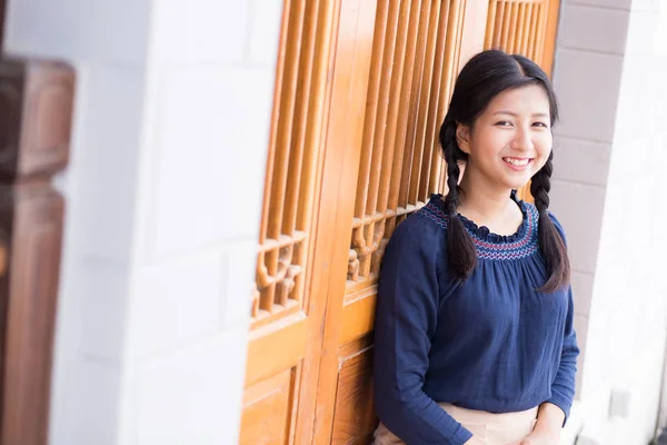 Porträt Asiatischer Teenager Und Lächeln Entspannen Urlaub Zeit Zum Entspannen — Stockfoto