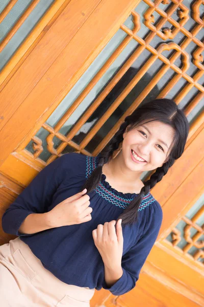 Gelukkig Aziatische Tiener Glimlach Aziatisch Meisje Geniet Van China Tower — Stockfoto