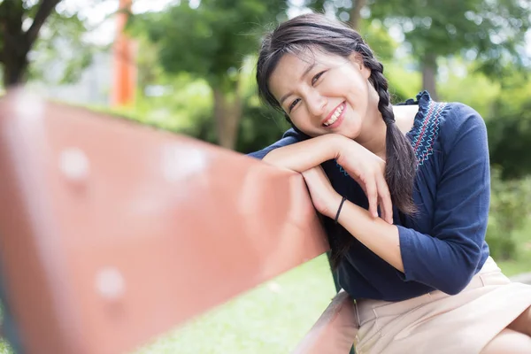Портрет Азиатского Подростка Улыбка Расслабиться Отпуске Расслабься Счастливы Улыбаются — стоковое фото