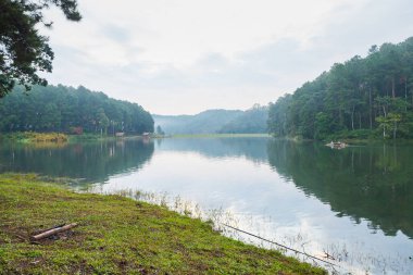 Kuzey Tayland 'da Pang Ung turistik. Kış aylarında soğuk