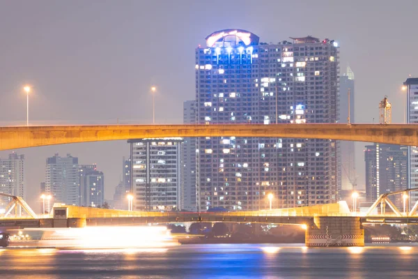 Bro Över Floden Bangkok Twilight Stadsbilden Byggnad Och Skyskrapa Bangkok — Stockfoto