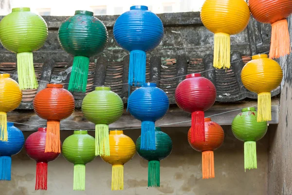 Lampor i olika färger — Stockfoto
