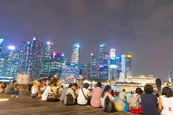 Pedestrian traveler in Singapore city. — Stock Photo, Image