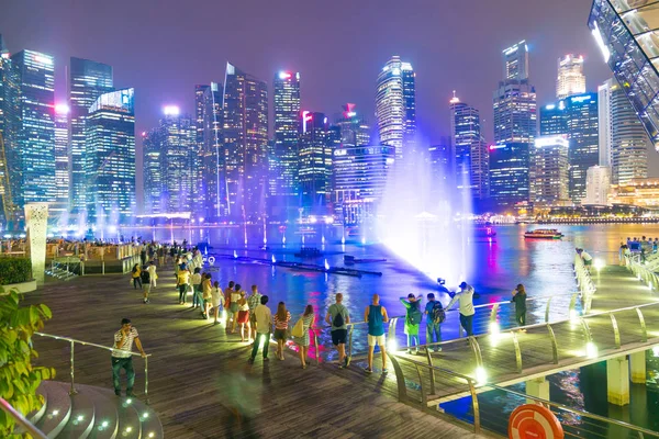 Pedestrian traveler in Singapore city. — Stock Photo, Image