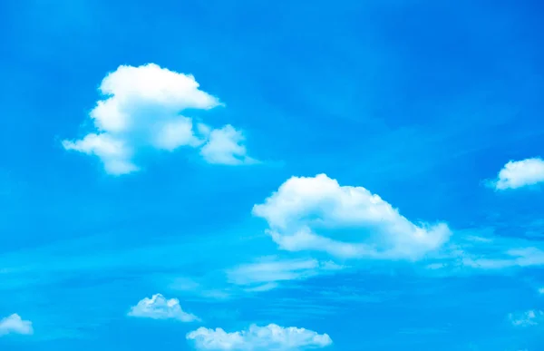 Summer clouds with clear sky — Stock Photo, Image