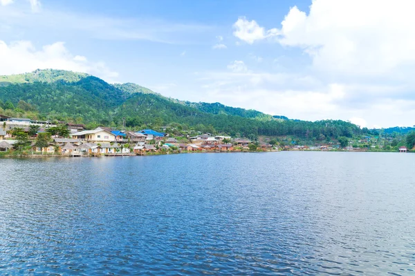 Village near the reservoir — Stock Photo, Image