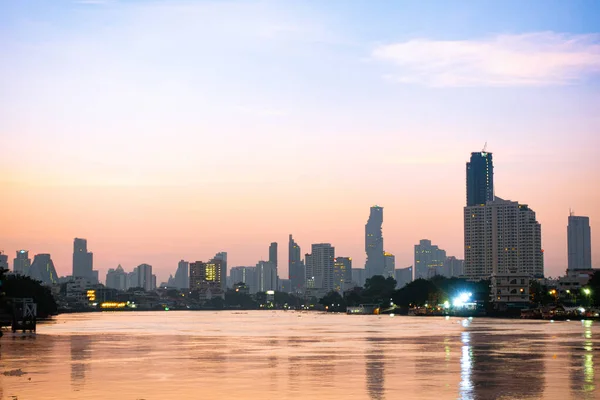 Byggnad och skyskrapa Bangkok city. — Stockfoto