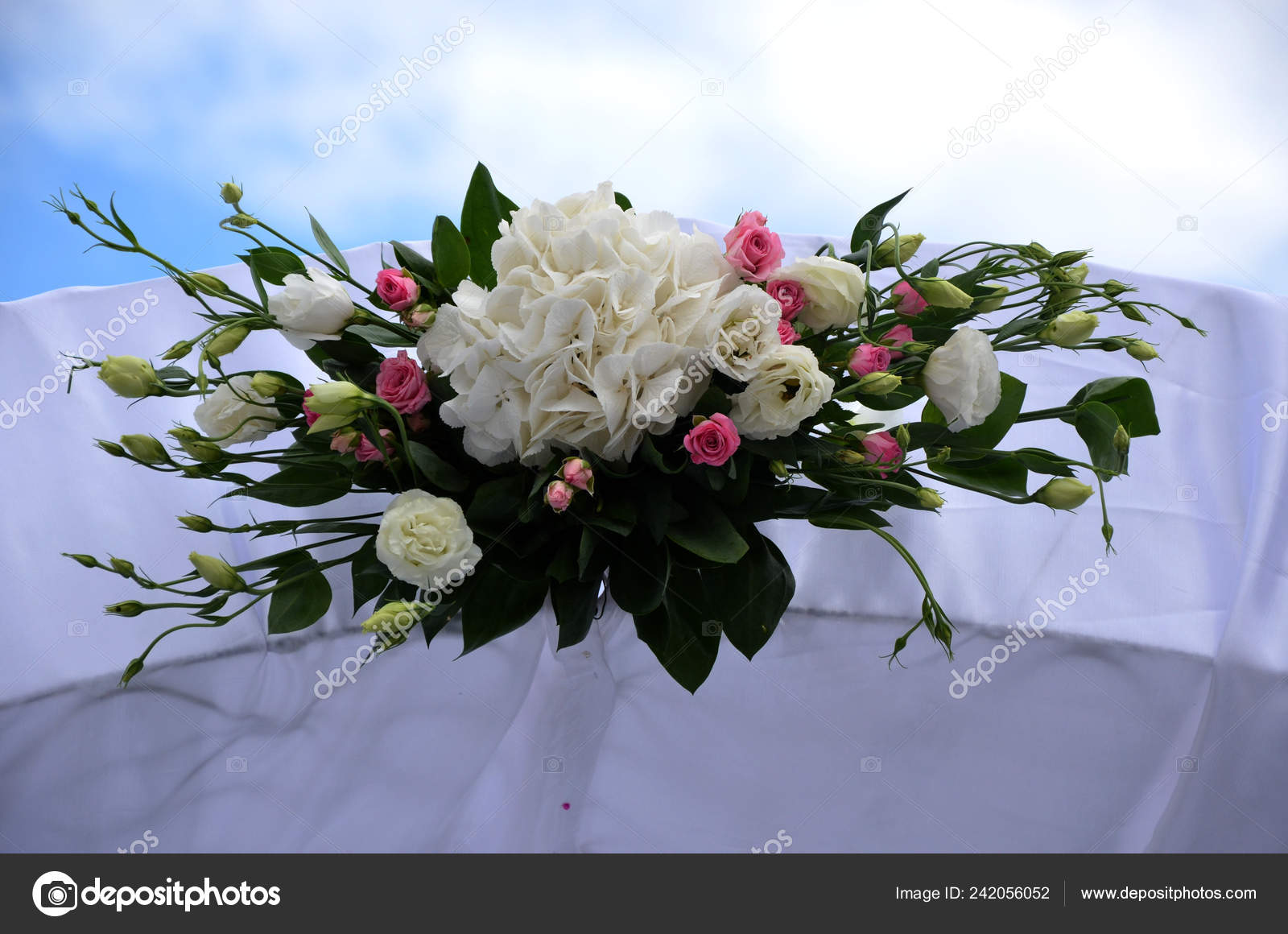 beautiful flower arrangements for weddings