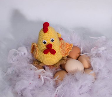 Yumurta farklı, beyaz, renkli, benekli tavuk, yumurta, bıldırcın, farklı renk, gıda, gıda olarak değerli bir ürün olarak yeni bir hayata doğuşu olarak olarak benekli