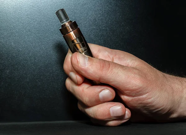 Hand Electronic Cigarette Dark Background — Stock Photo, Image