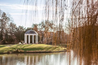 Park de Orangerie Strasbourg Kışın güneşli soğuk