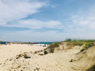 Pomorie, Bulgaristan - 26 Mayıs 2018: Sahilde vakit insanların görünümünü.