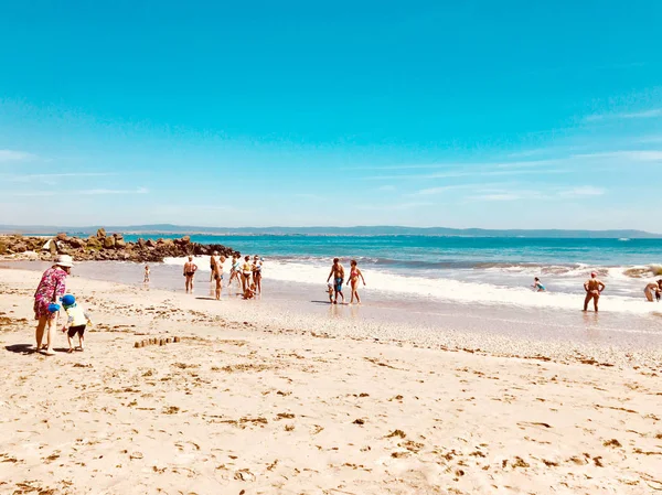 Pomorie Bulgaria May 2018 View People Spending Time Beach — Stock Photo, Image