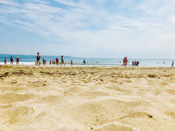 保加利亚 Pomorie 2018年5月30日 人们在海滩上花费时间的看法 — 图库照片
