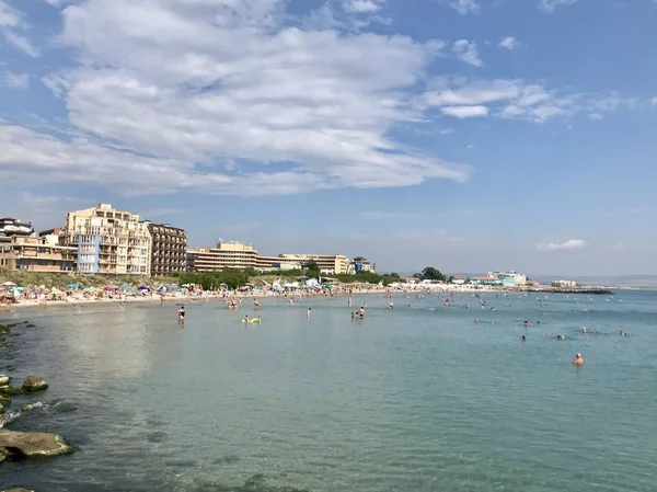 Ahyolu, Bulgaristan - 05 Temmuz 2018: İnsanlar plajda.
