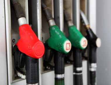 Burgas, Bulgaristan - 21 Ocak 2012: Benzin yakıt istasyonu.