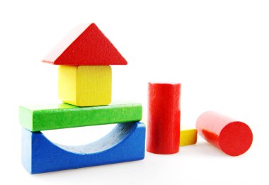 Ahşap yapı taşları üzerinde beyaz izole