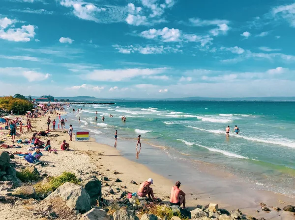 Pomorie Bulgarien August 2018 Menschen Die Sich Strand Entspannen — Stockfoto