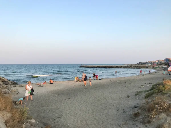 Pomorie Bulgaria September 2018 Menschen Die Sich Strand Entspannen — Stockfoto