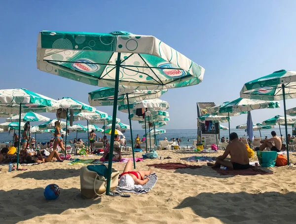 Pomorie Bulgaria September 2018 People Relaxing Beach — Stock Photo, Image