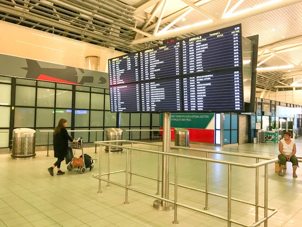 Sofía Bulgaria Septiembre 2018 Pasajeros Caminando Terminal Del Aeropuerto Sofía — Foto de Stock