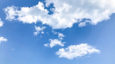 Bulutlar gökyüzü - renkli görüntü üzerinde