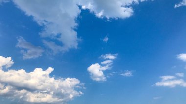 Bulutlar gökyüzü - renkli görüntü üzerinde